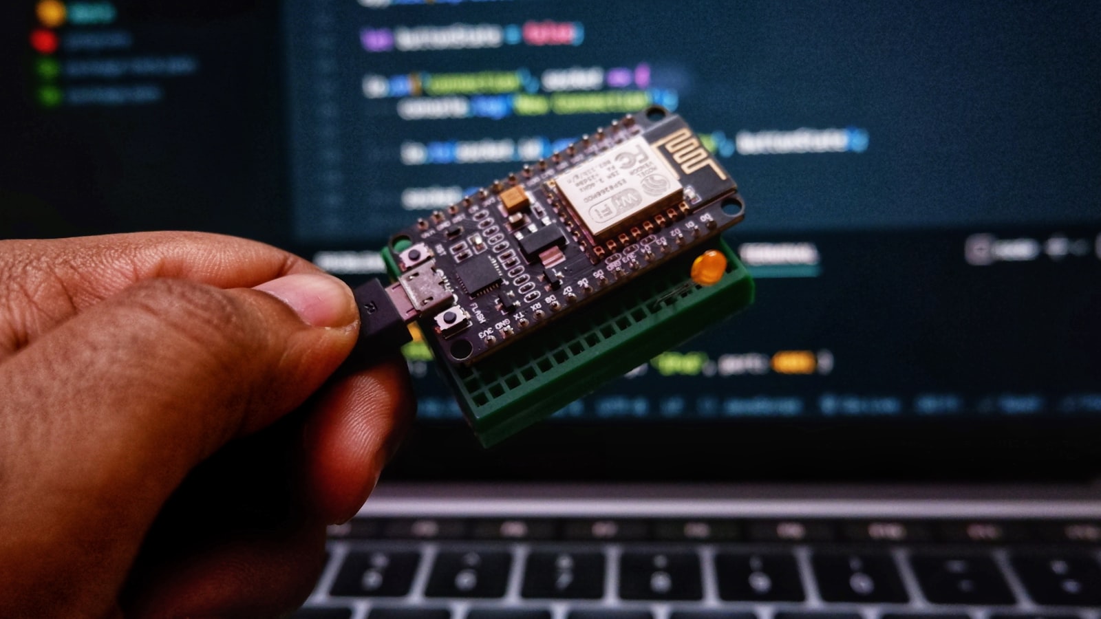 Connected hardware and circuit boards in IoT prototyping